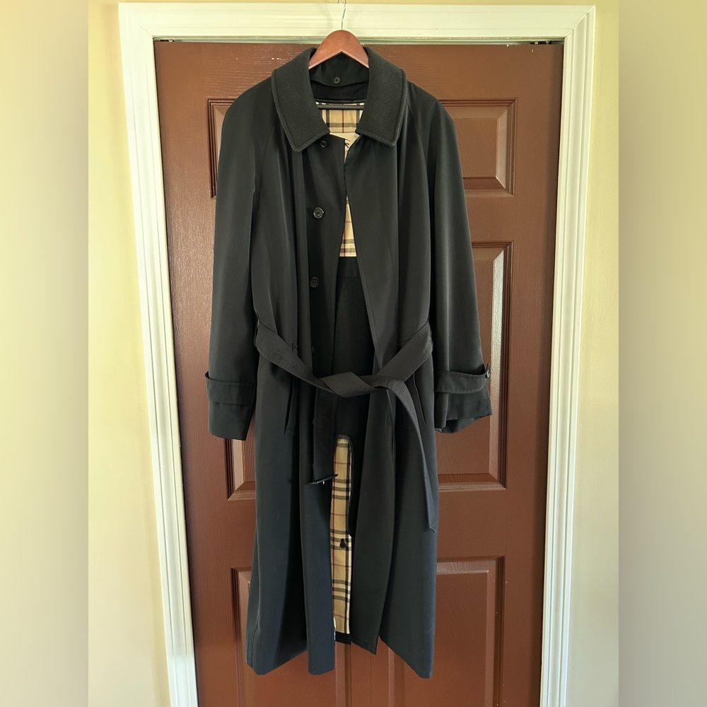 Burberry black trench coat overcoat w/ zip-in wool liner men's size 44 long EUC